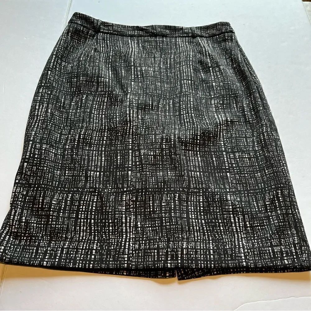 Cato Women's Pencil Skirt Black/White Lines Size 10 Back Zip
